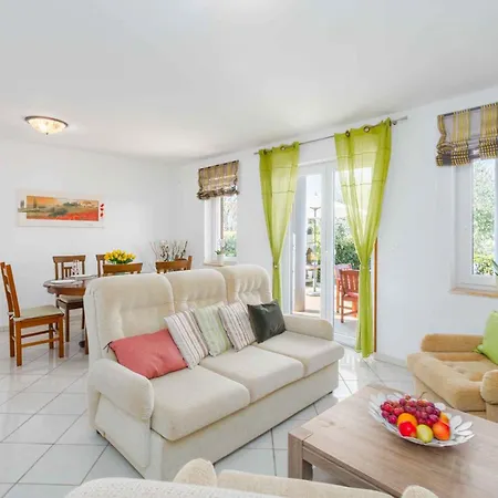 In Porec/istrien 10097 Holiday home